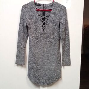 Dreagal Long Sleeve Long Length Gray Sweater Size Medium